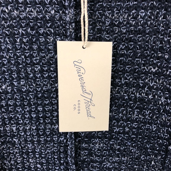 Universal thread goods &co sweater - Picture 2 of 4